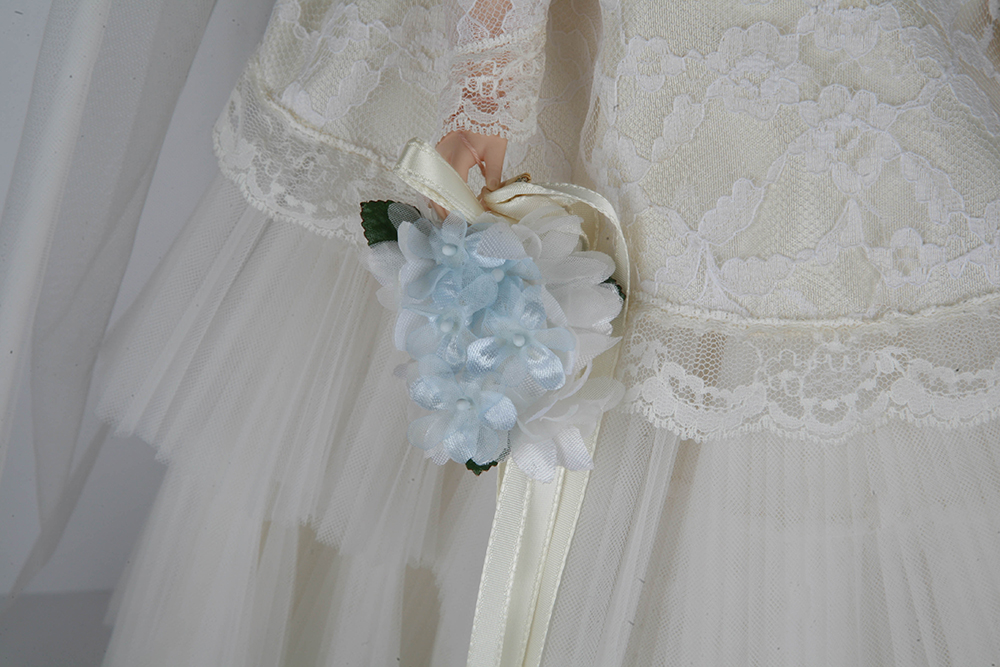 Vintage 1960s Madame Alexander Elise Bride Doll