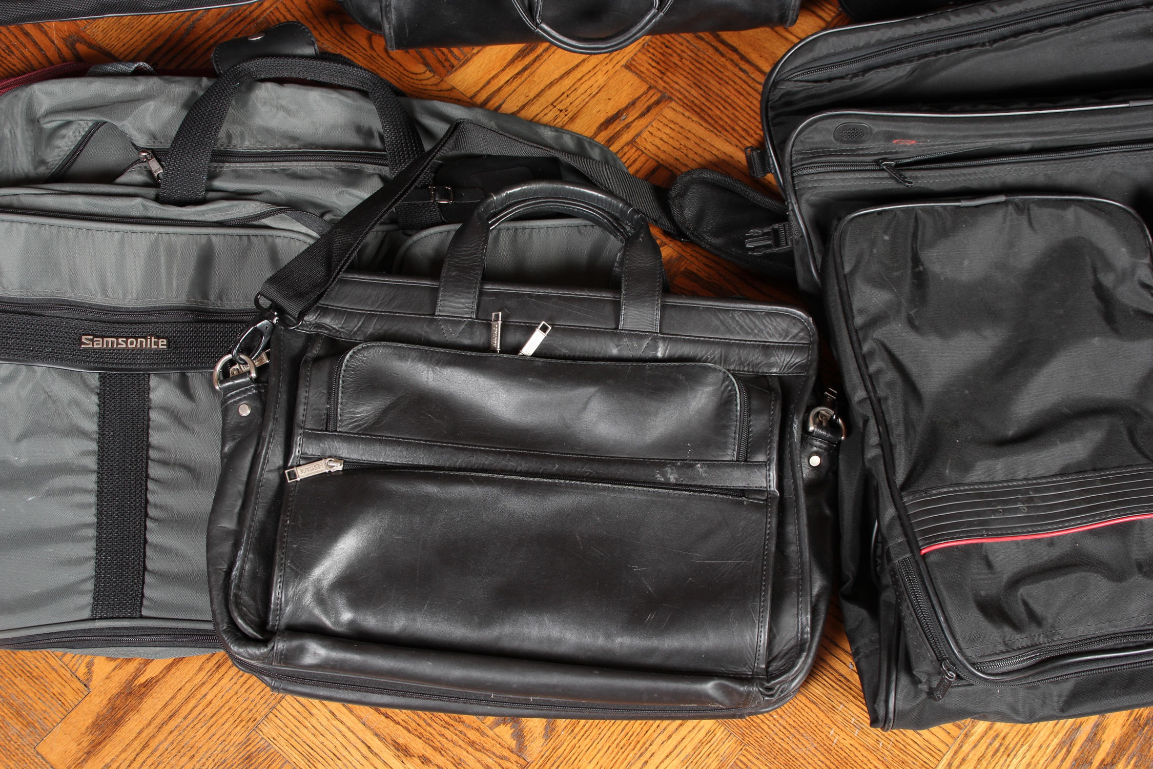 Collection of Soft Shell Luggage Including Kenneth Cole Reaction and Foray