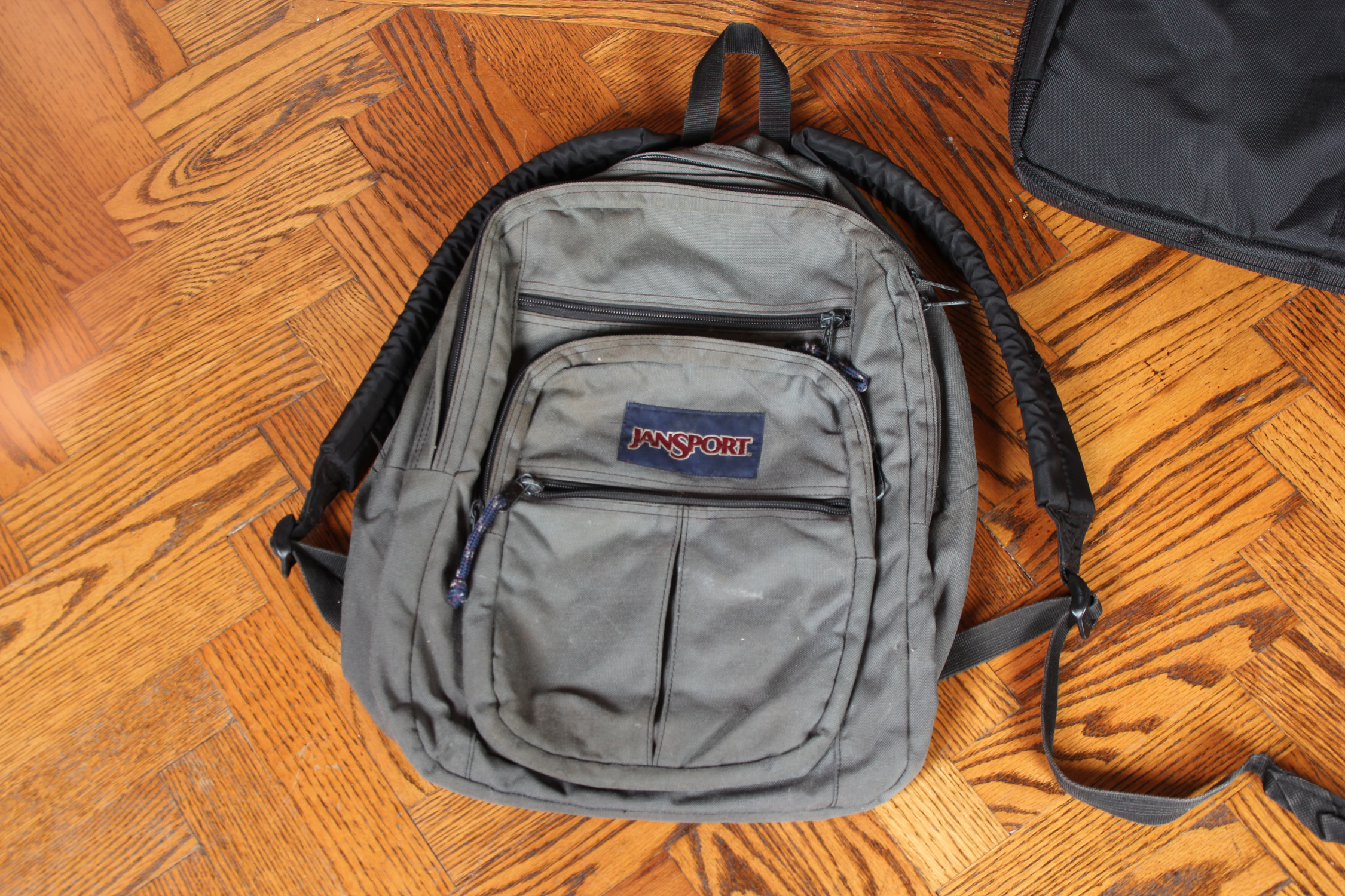 Collection of Soft Shell Luggage Including Kenneth Cole Reaction and Foray