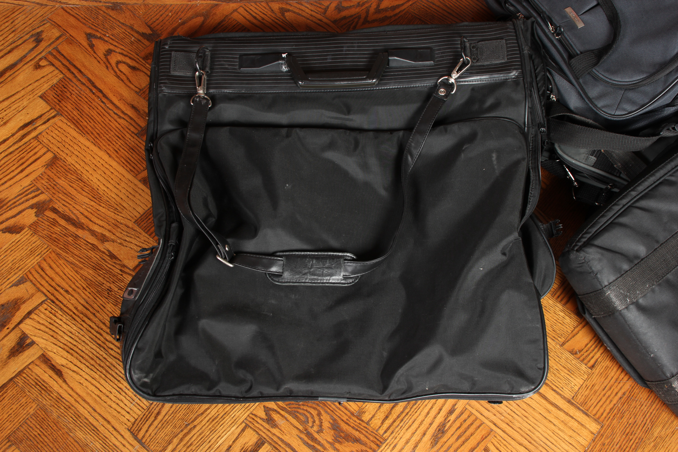 Collection of Soft Shell Luggage Including Kenneth Cole Reaction and Foray