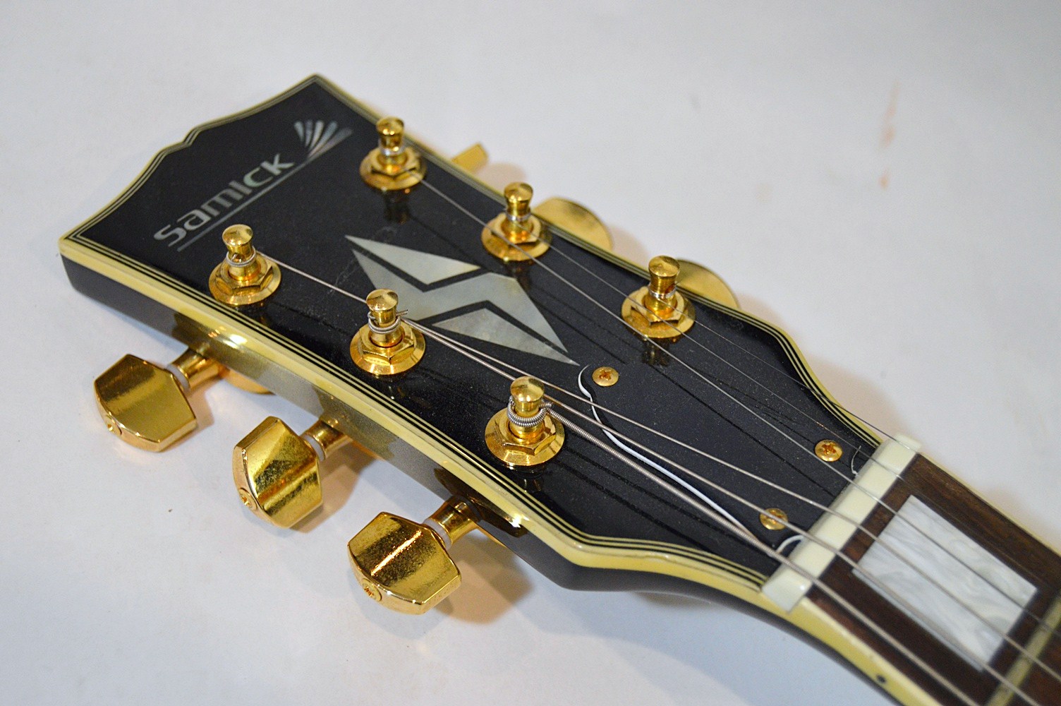 Samick Les Paul Style Electric Guitar With Hardshell Case