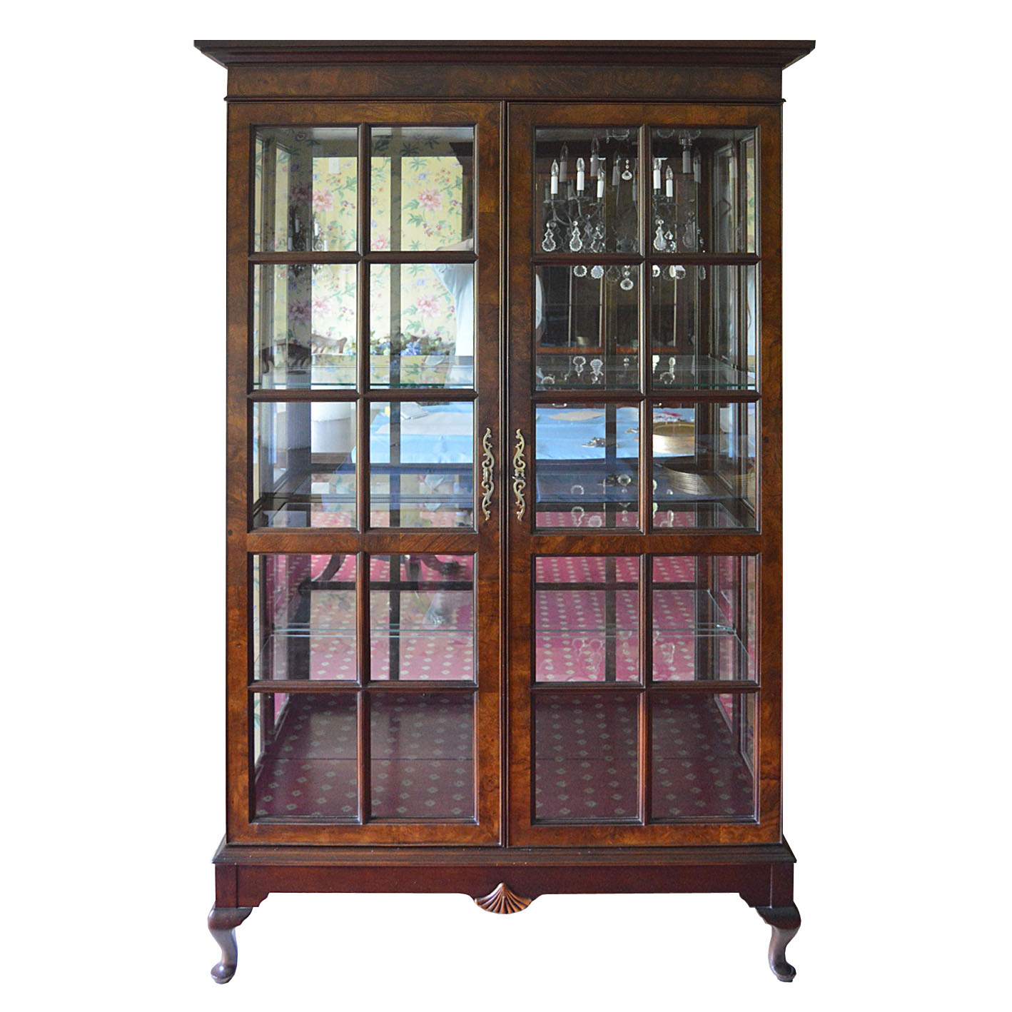 Hekman Chippendale Style Mahogany Lighted Display Cabinet with Mirrored Back