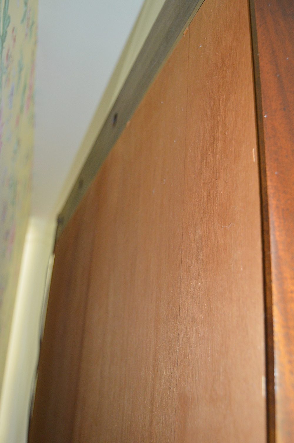 Hekman Chippendale Style Mahogany Lighted Display Cabinet with Mirrored Back