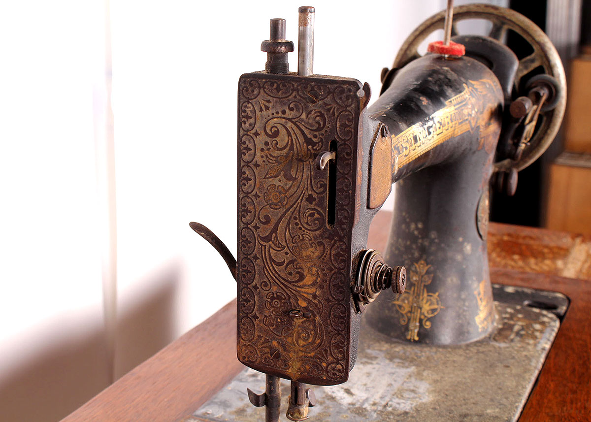 Antique Singer Sewing Machine with Desk