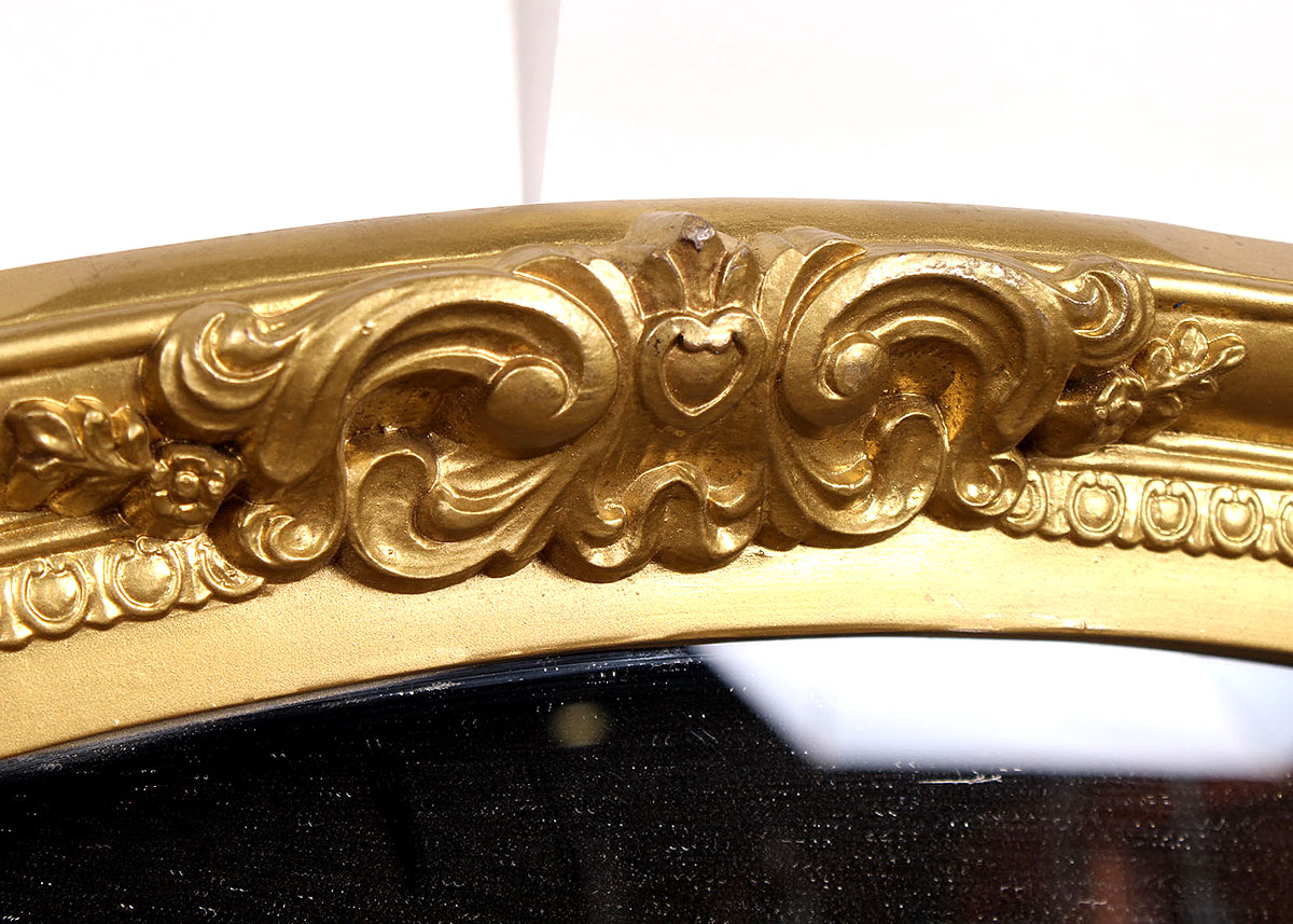Oval Wall Mirror in Gold Tone Frame