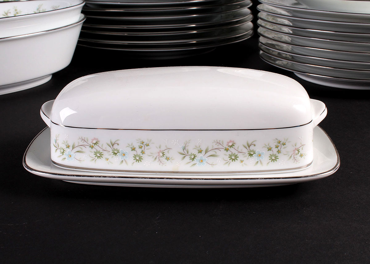 Noritake "Savannah" China Set