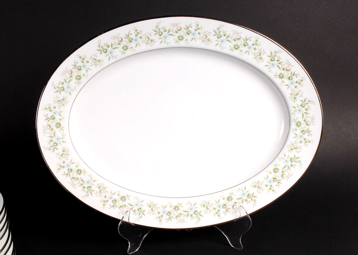 Noritake "Savannah" China Set