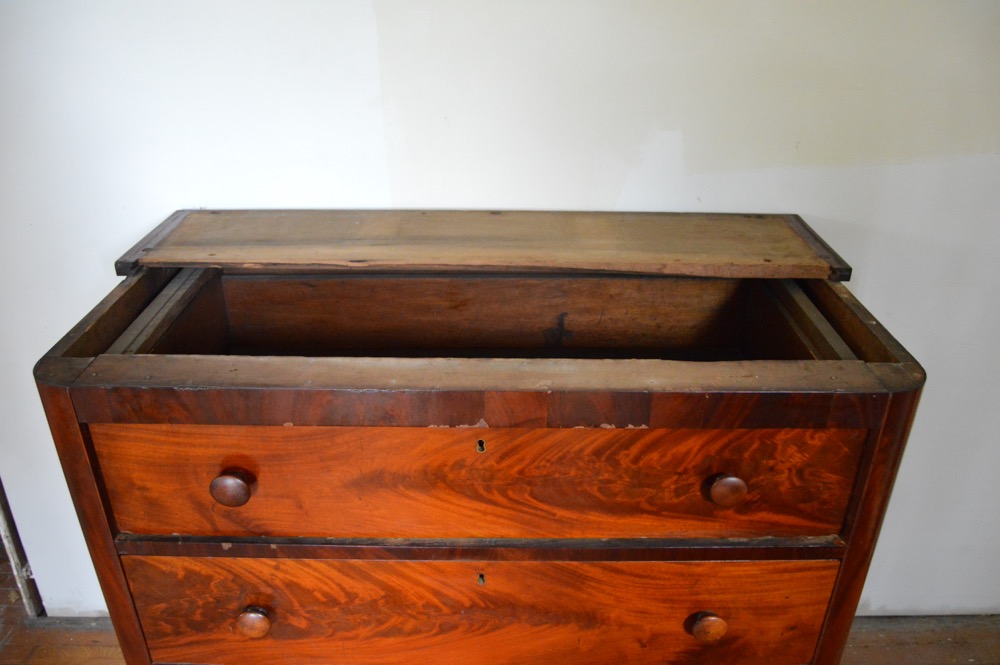 Antique Flame Mahogany Veneer Dresser