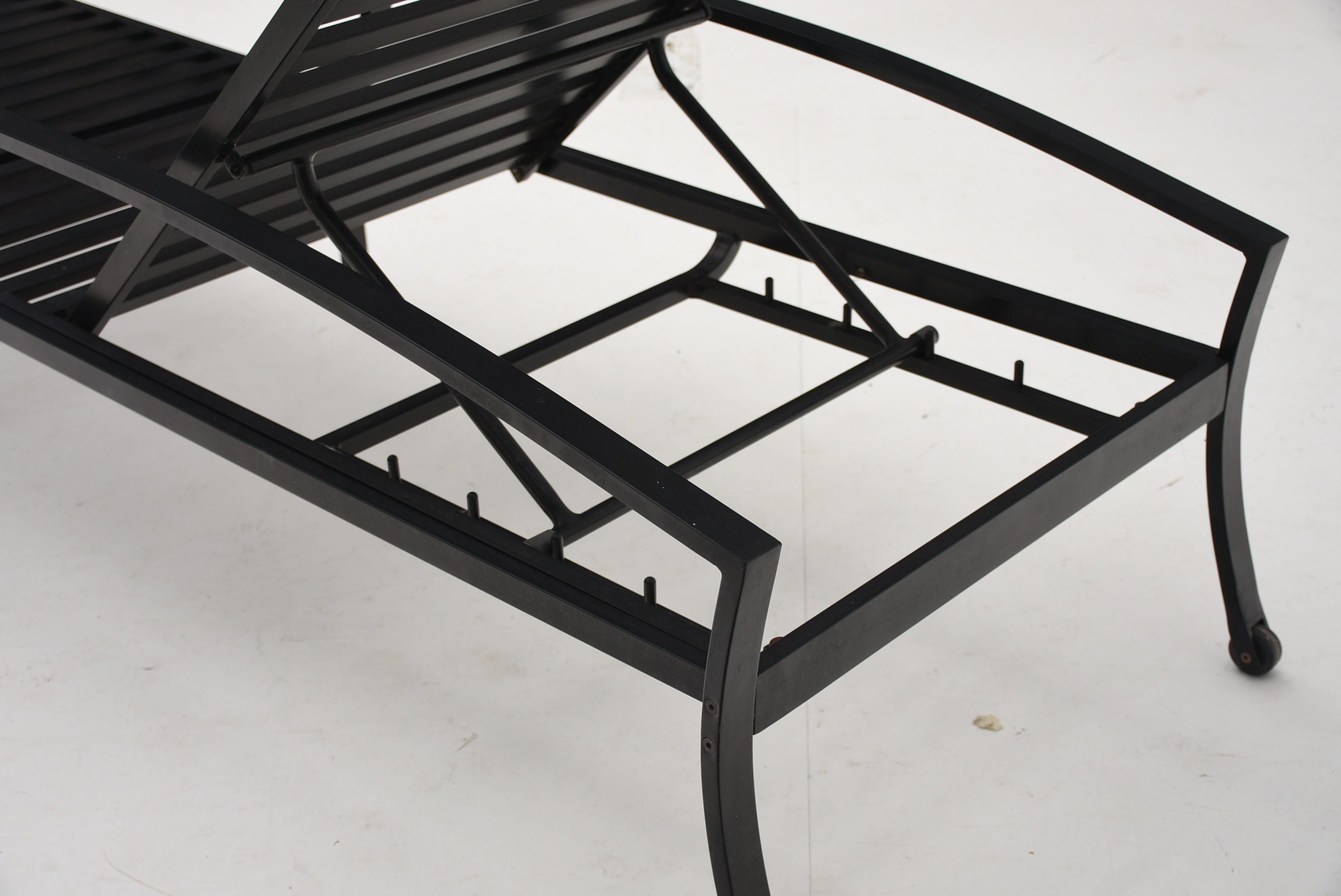 Black Metal Patio Chaise Lounge Chair