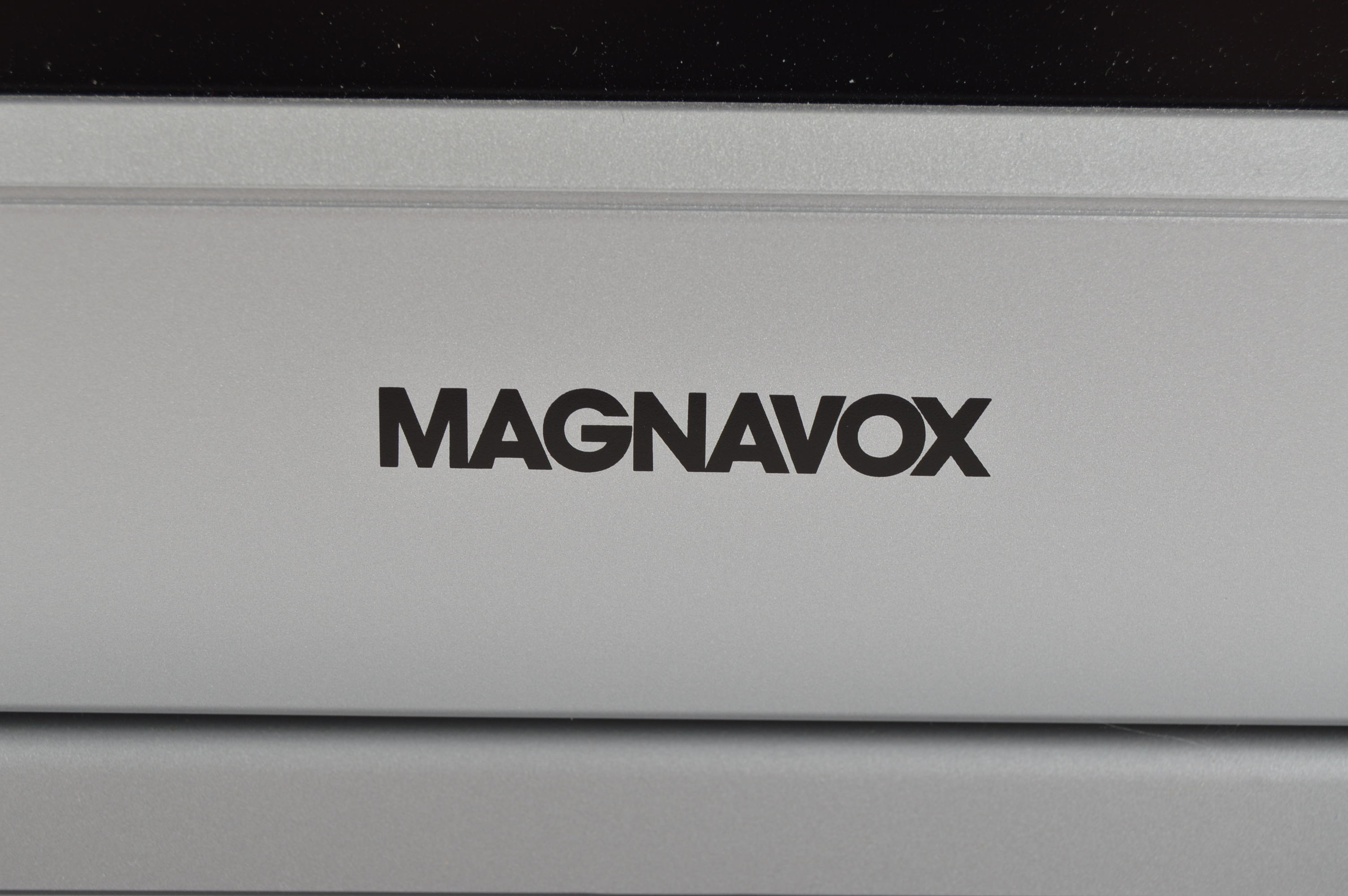 Magnavox 32"  Flat-Screen HDTV