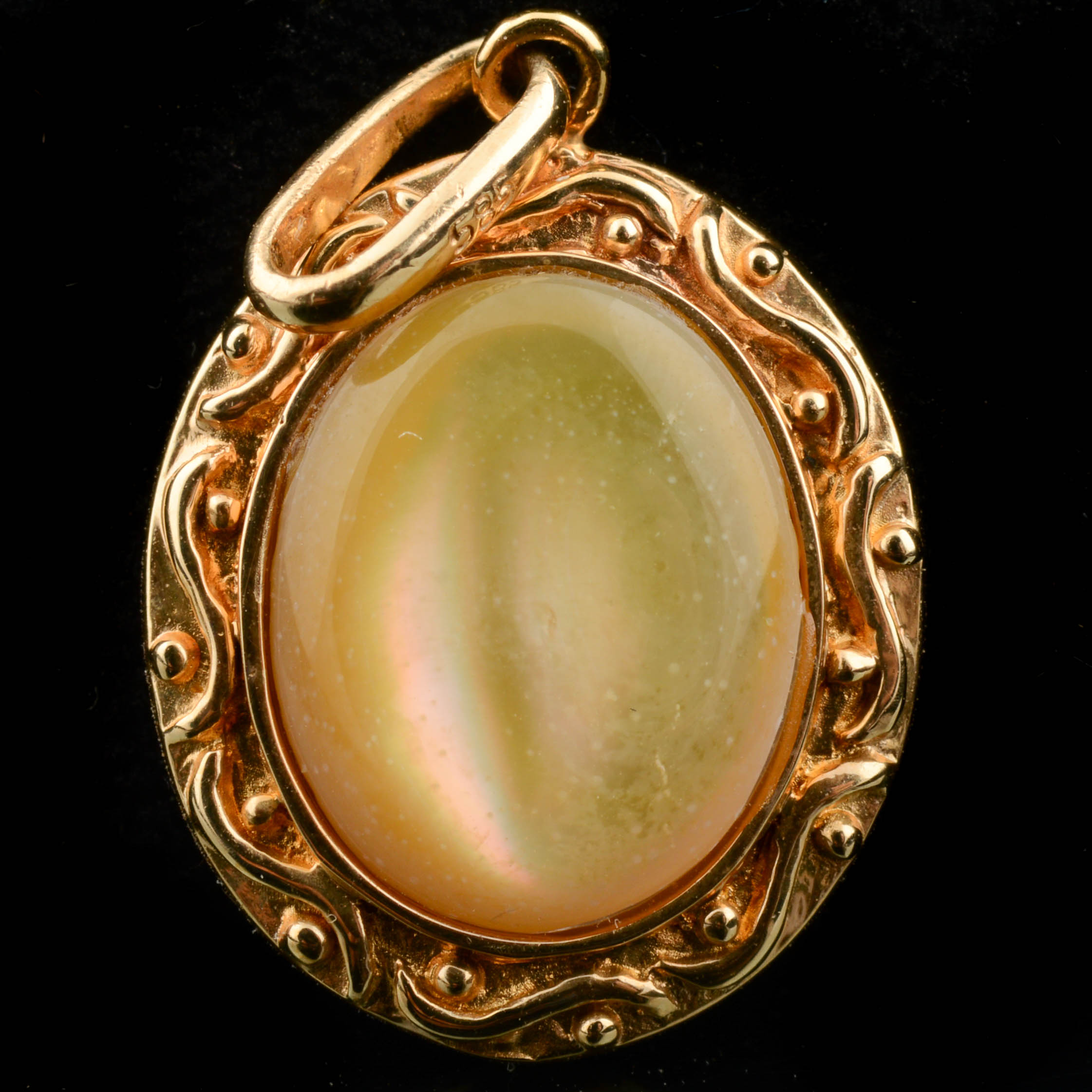 14K Yellow Gold and Yellow Shell Pendant