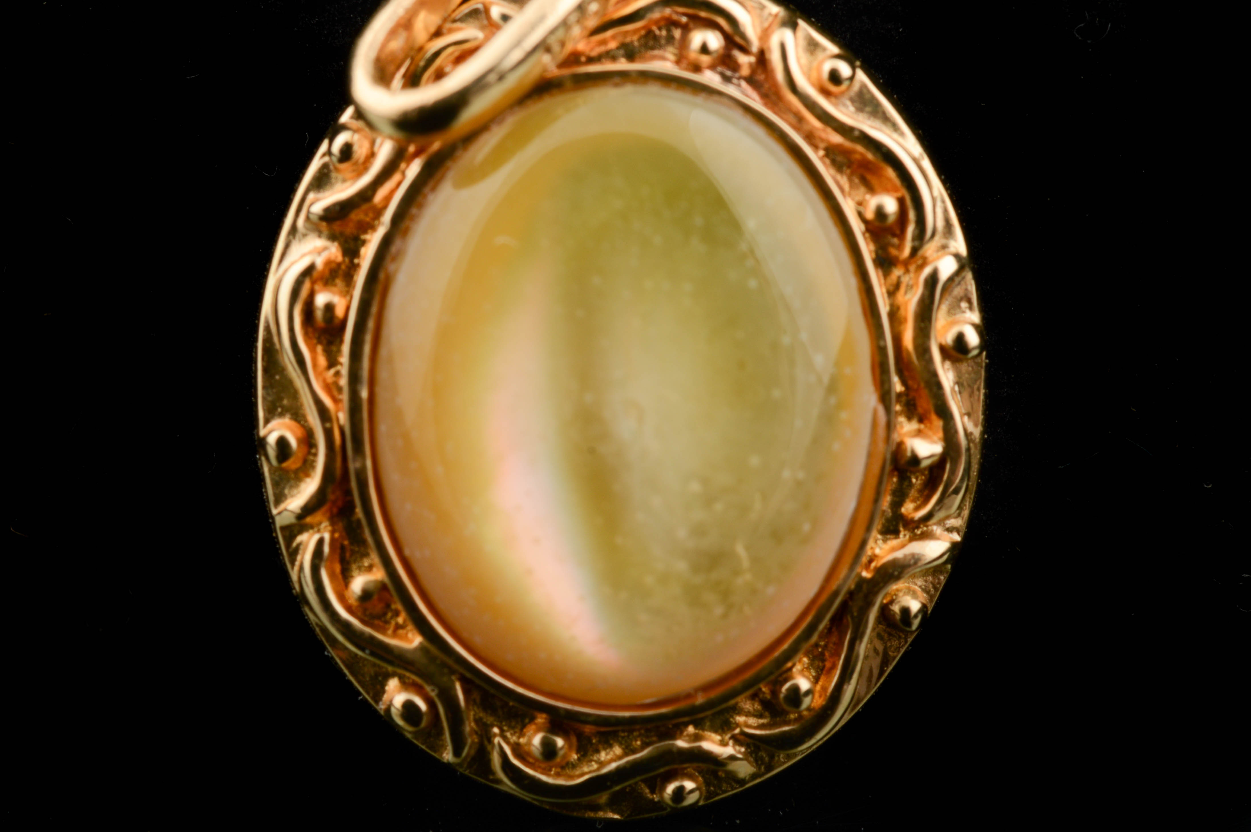 14K Yellow Gold and Yellow Shell Pendant