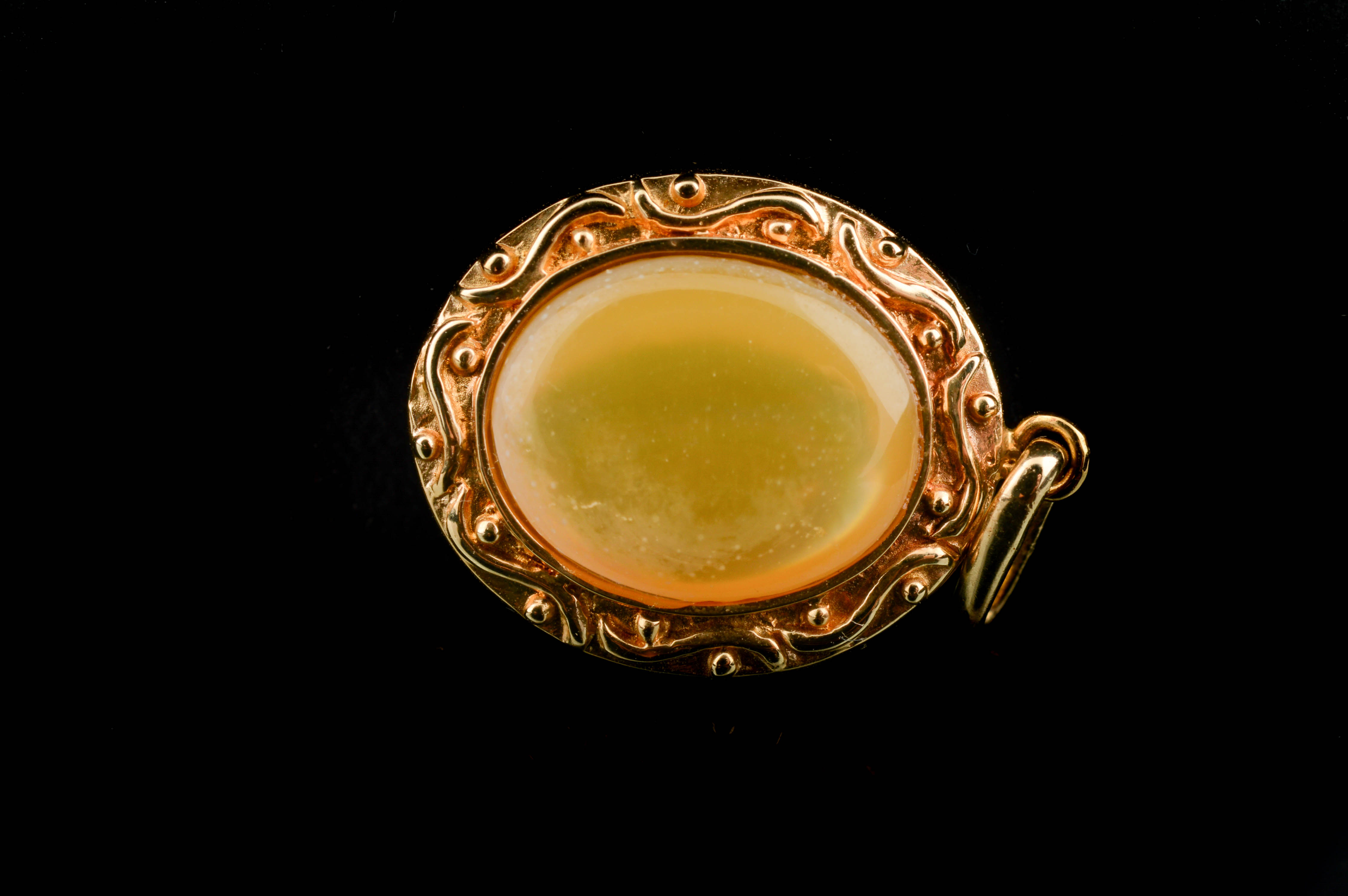 14K Yellow Gold and Yellow Shell Pendant