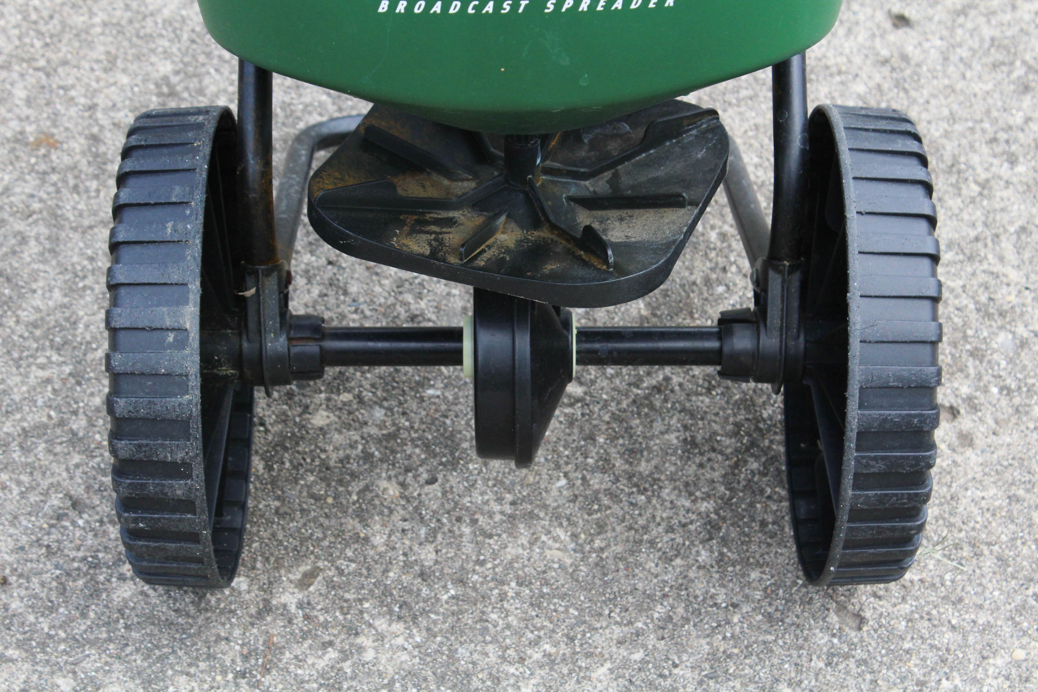 Scotts BASIC Seed Dispenser