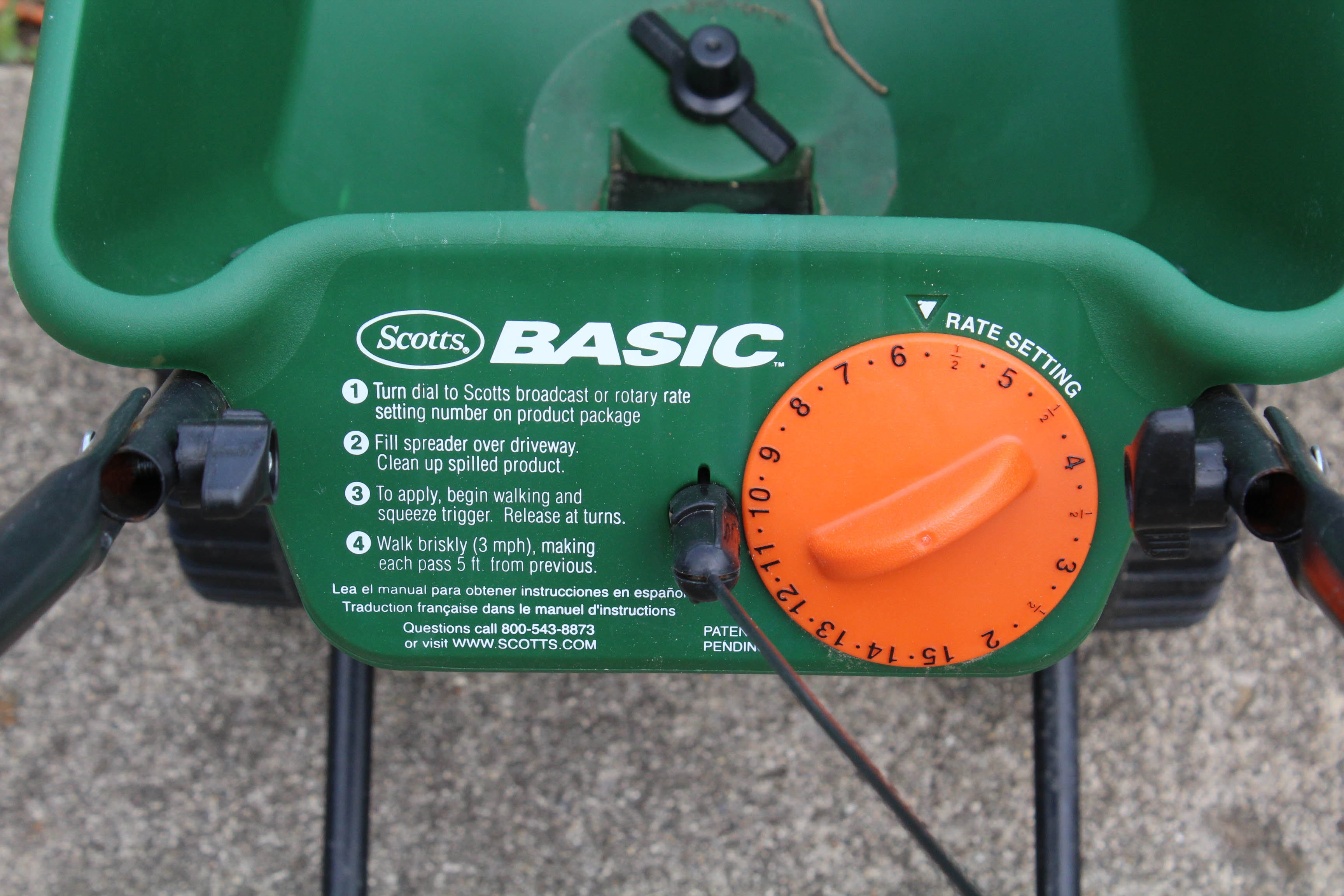 Scotts BASIC Seed Dispenser