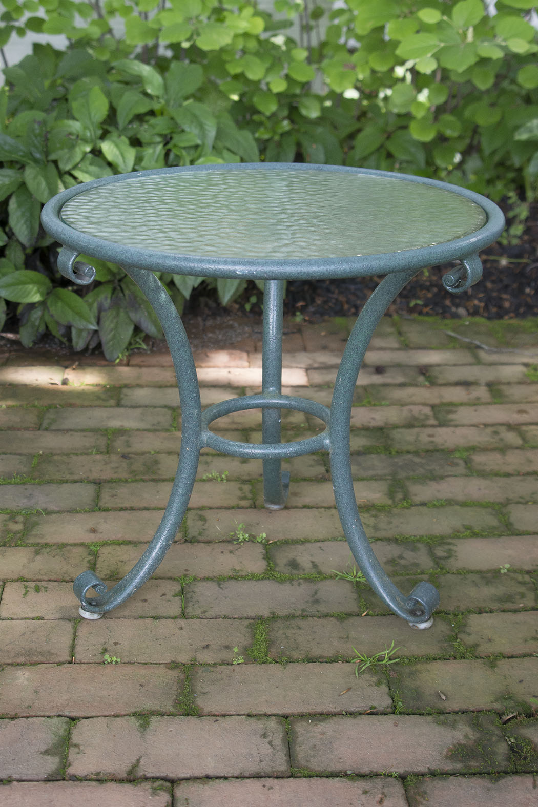 Brown Jordan "Roma" Patio Loungers and Side Table