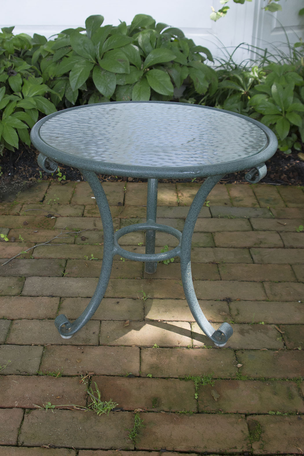 Brown Jordan "Roma" Patio Loungers and Side Table