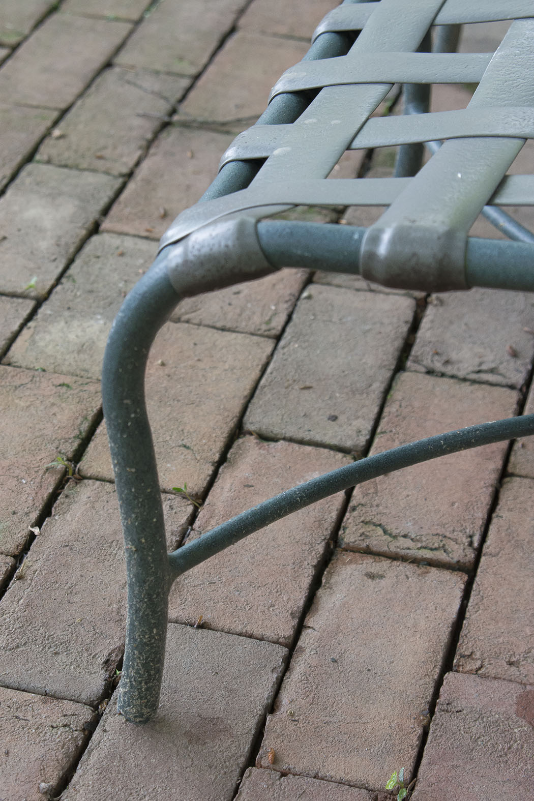 Brown Jordan "Roma" Patio Loungers and Side Table