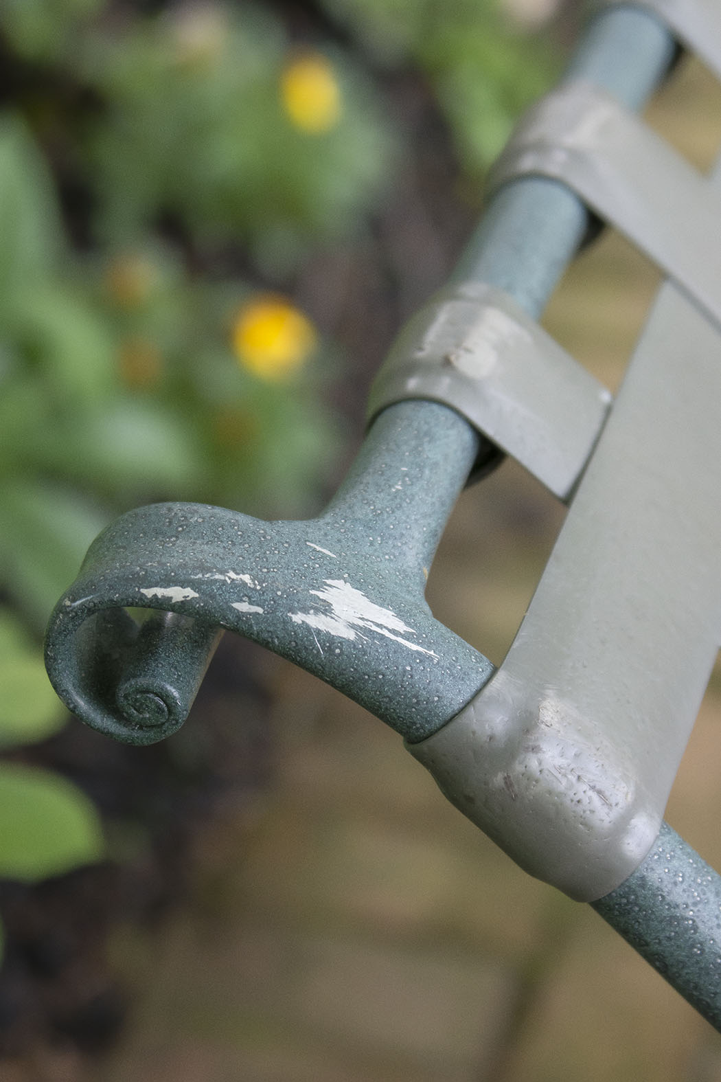 Brown Jordan "Roma" Patio Loungers and Side Table
