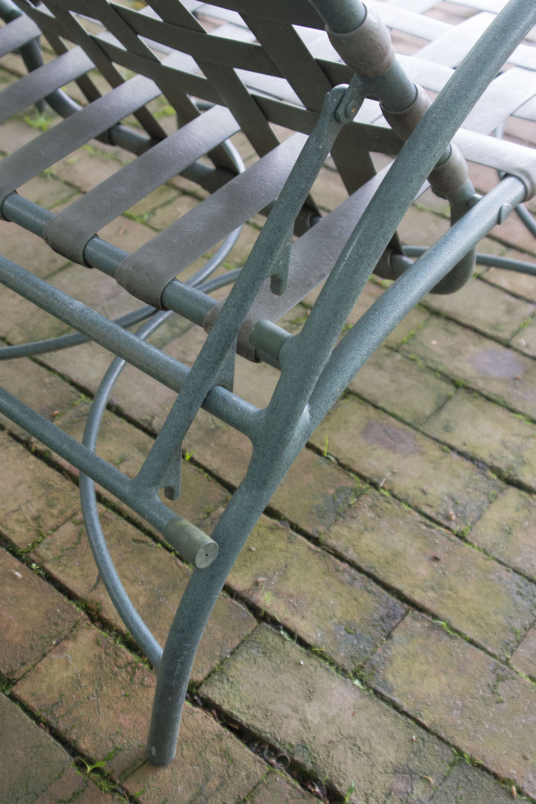 Brown Jordan "Roma" Patio Loungers and Side Table