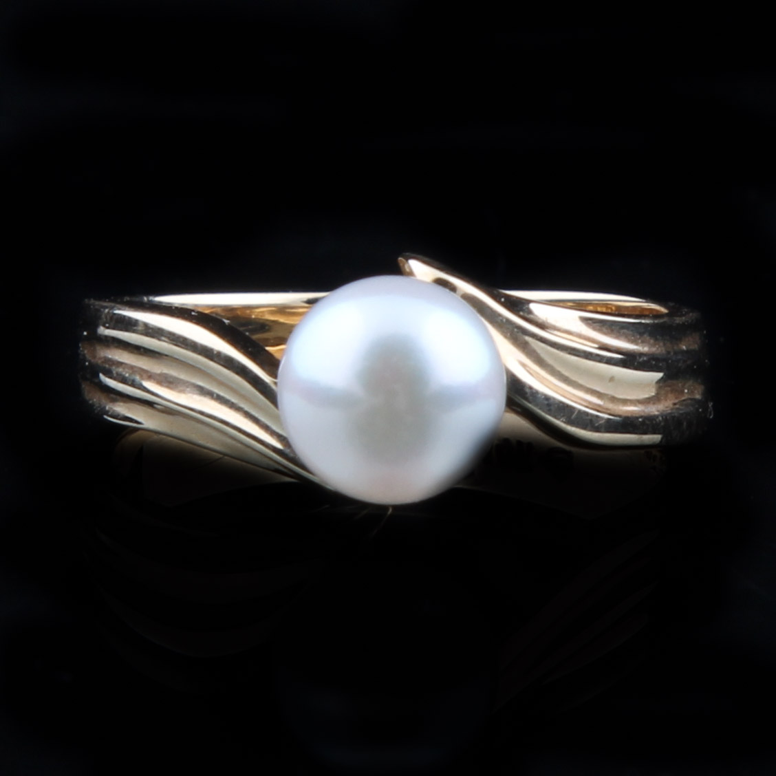 14K Yellow Gold Pearl Solitaire Ring