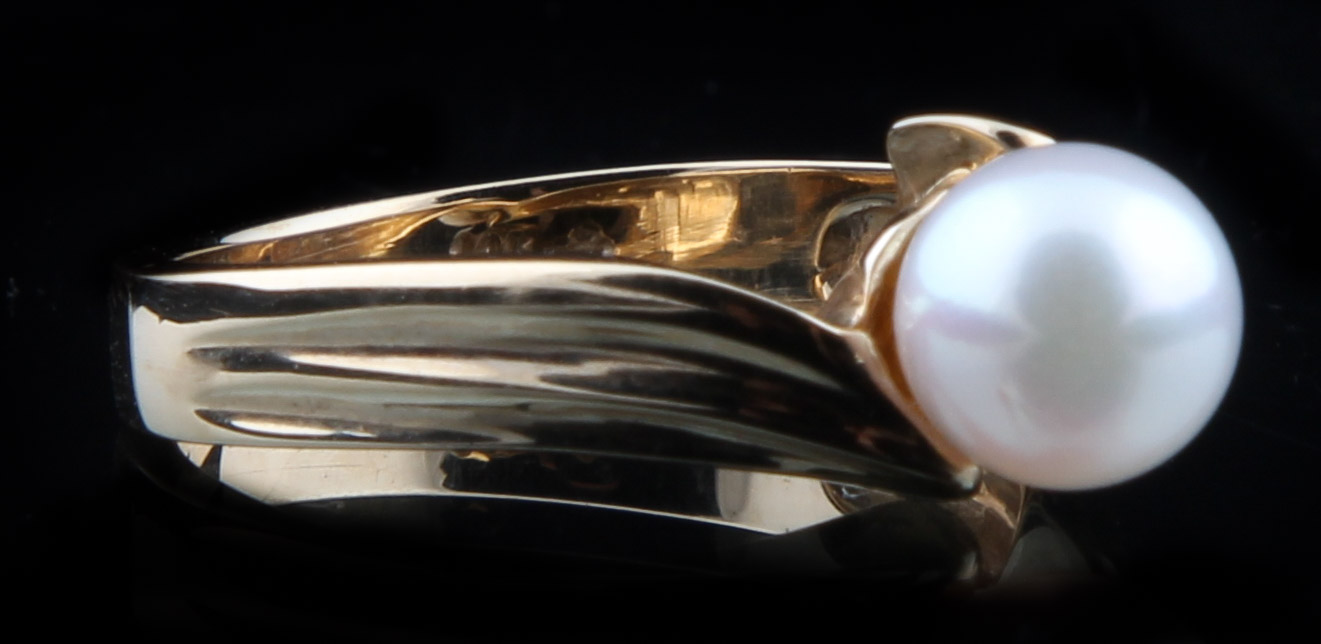 14K Yellow Gold Pearl Solitaire Ring