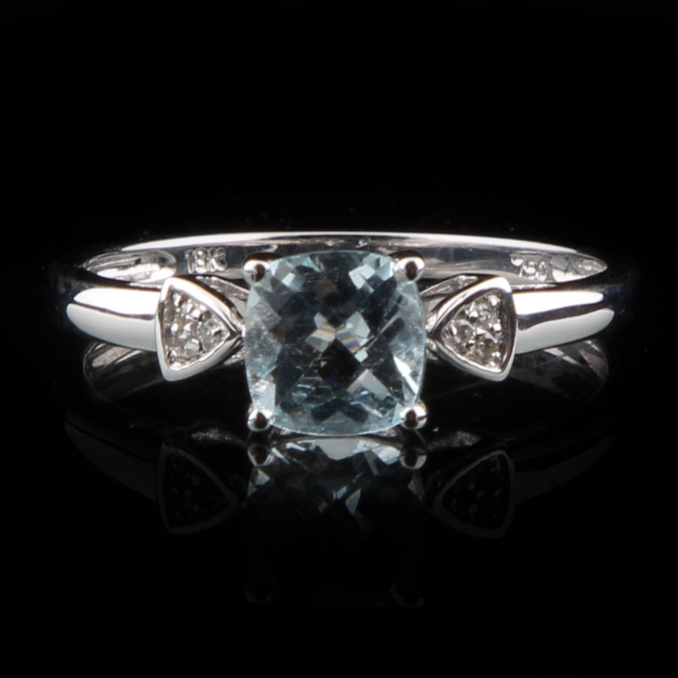 18K White Gold Ring with Aquamarine and Diamonds