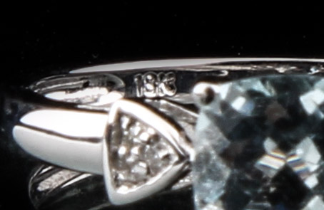 18K White Gold Ring with Aquamarine and Diamonds