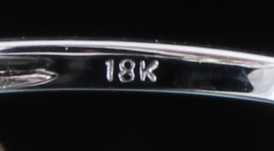 18K White Gold Ring with Peridot and Diamonds