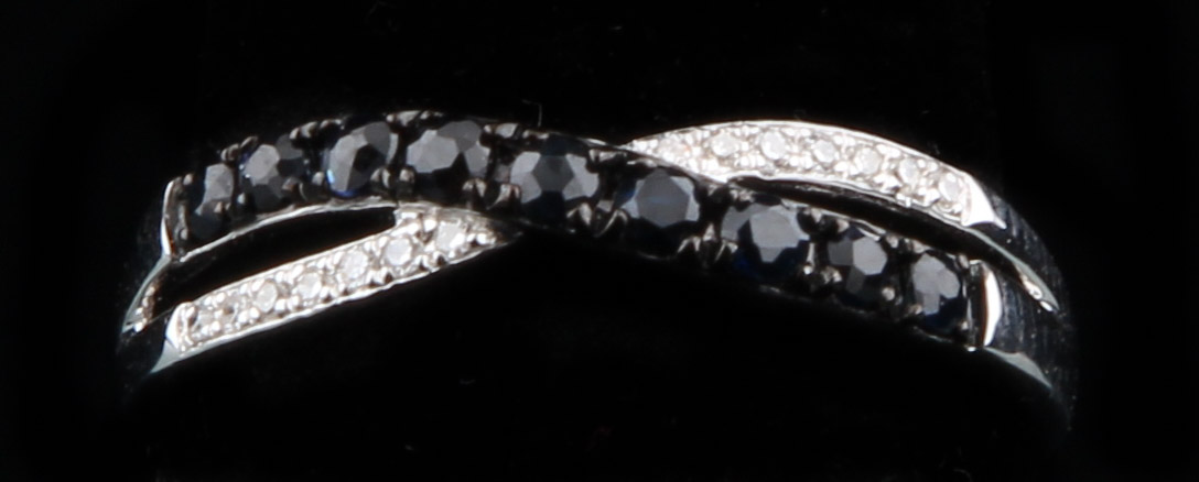 14K White Gold Ring with Sapphire and Diamonds