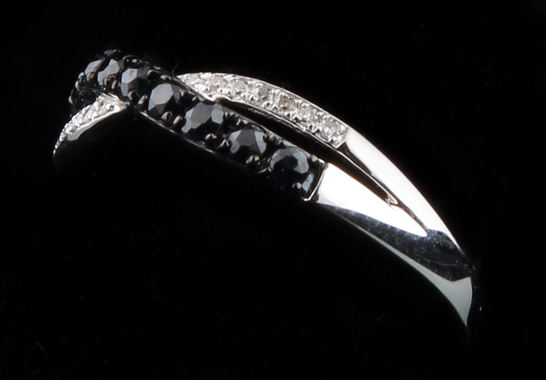 14K White Gold Ring with Sapphire and Diamonds