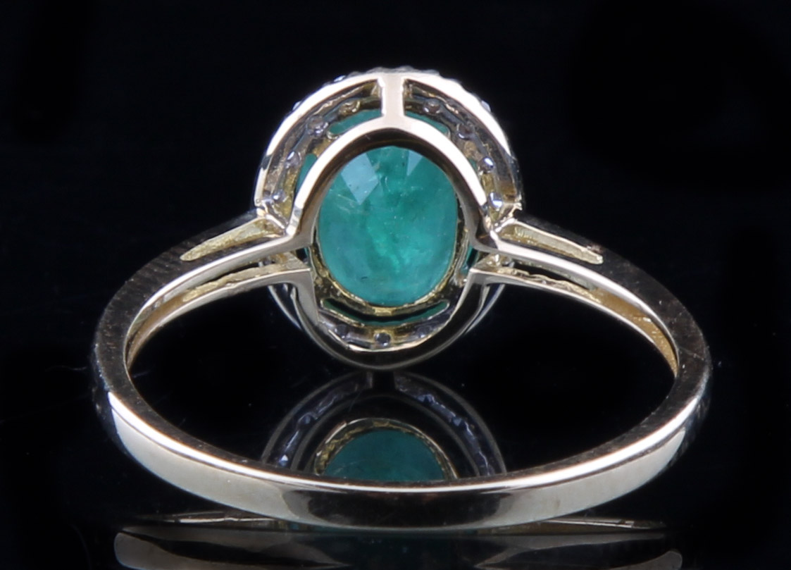 18K Yellow Gold Ring with Emerald and Diamonds