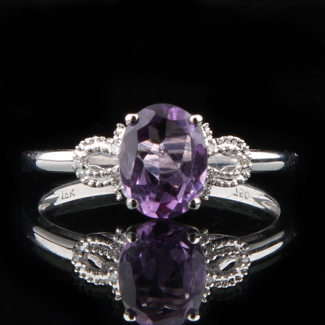 18K White Gold Ring with Amethyst and Diamonds