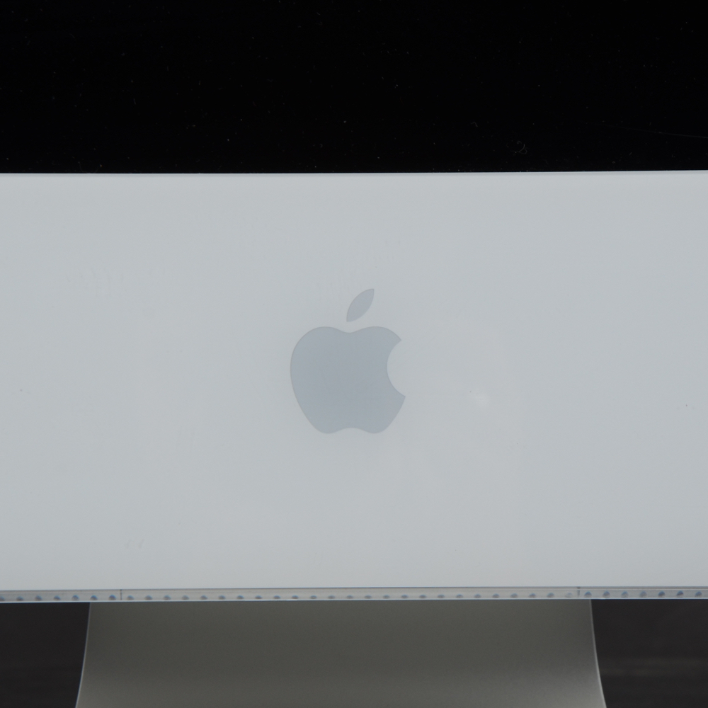 24" iMac Desktop in White