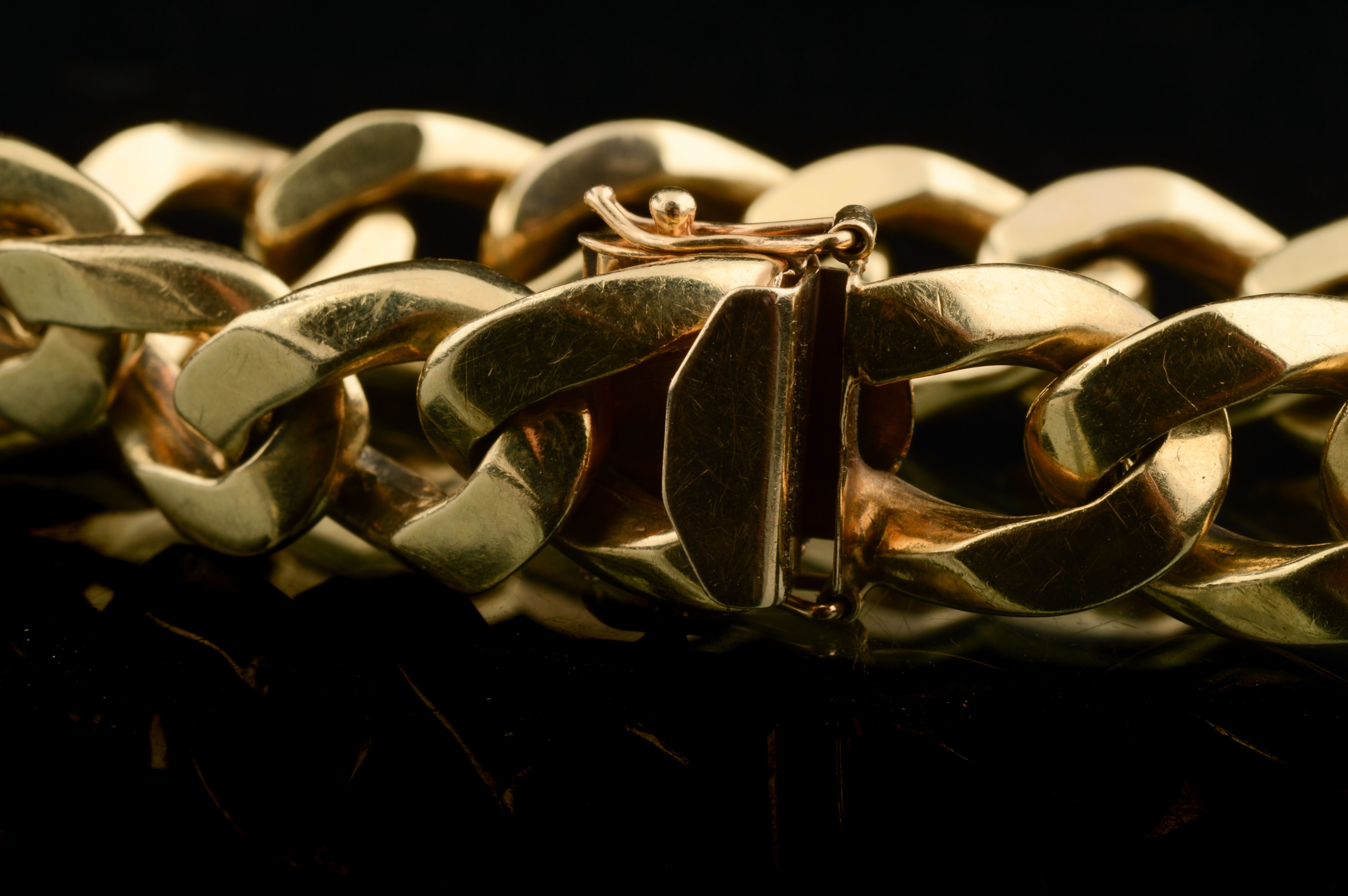 14K Yellow Gold Curb Link Style Bracelet