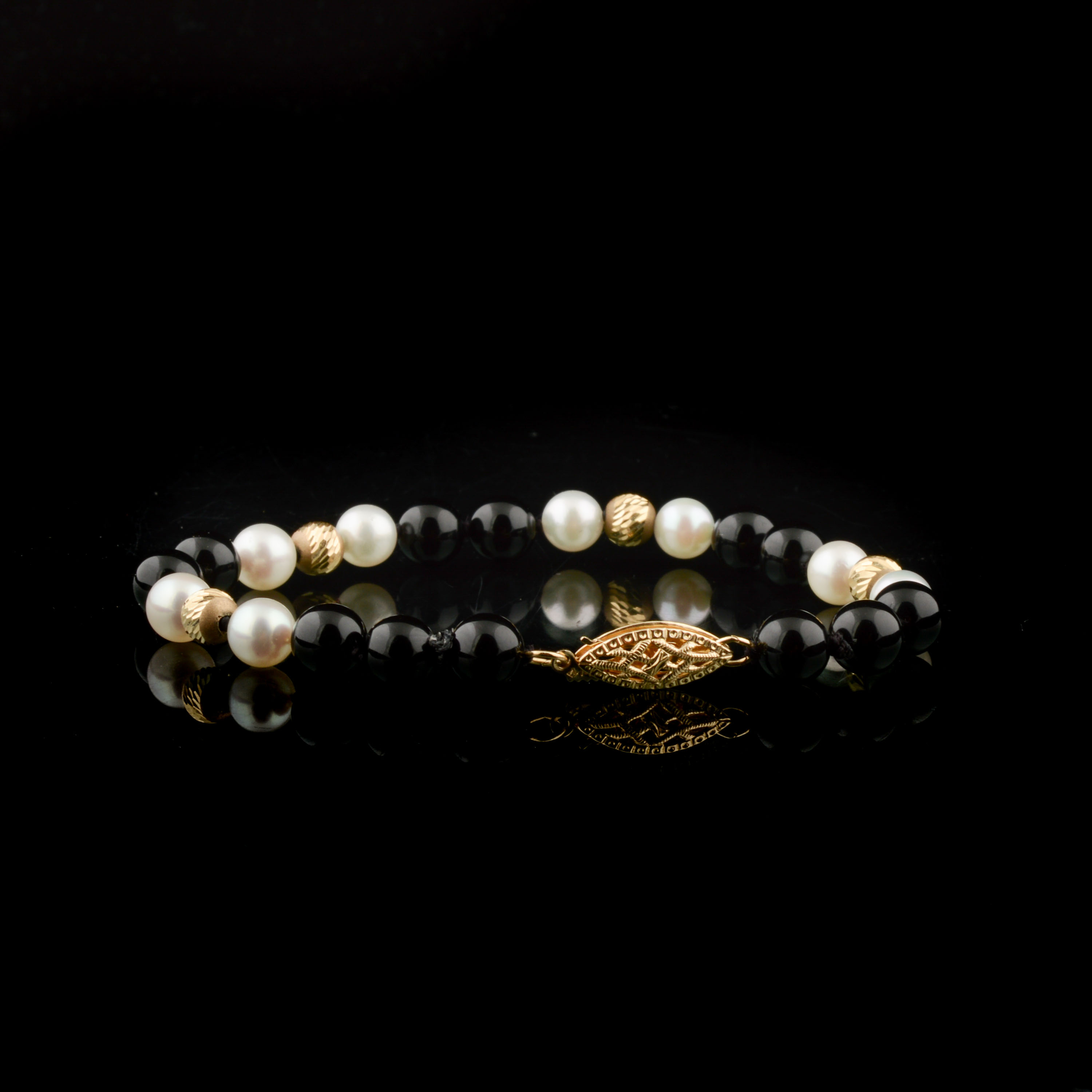 14K Yellow Gold, Pearl, and Black Onyx Bracelet