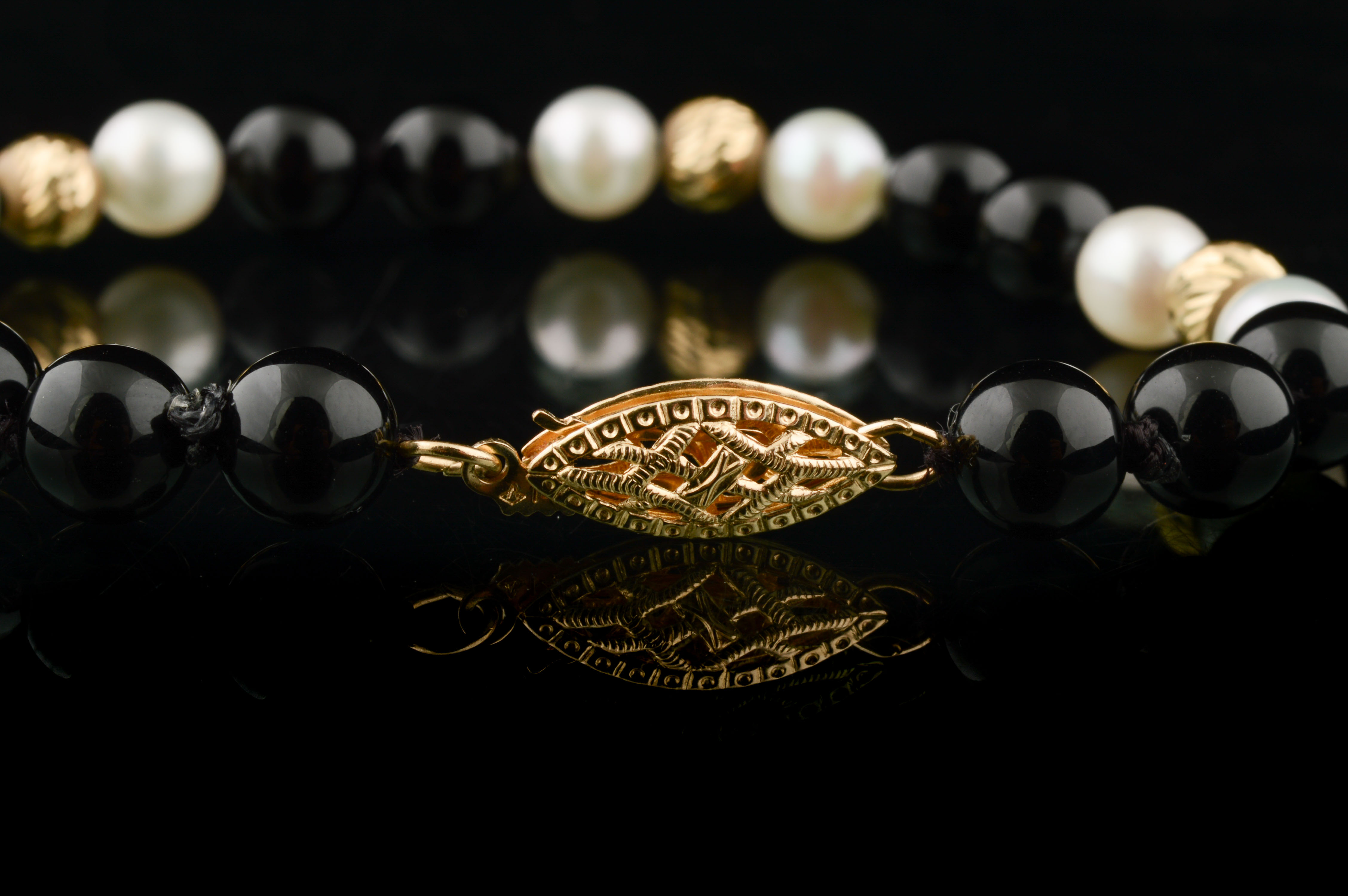 14K Yellow Gold, Pearl, and Black Onyx Bracelet