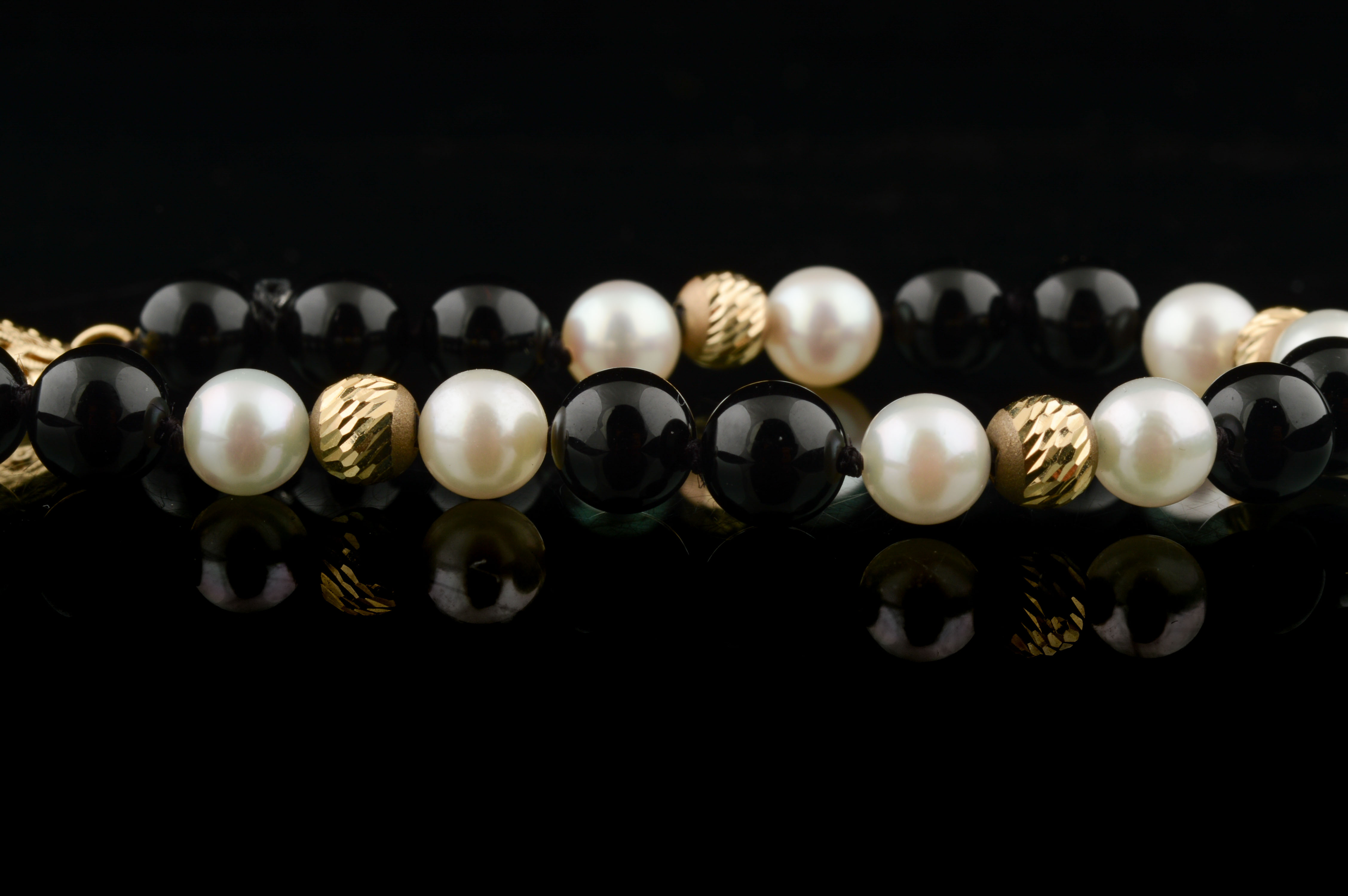 14K Yellow Gold, Pearl, and Black Onyx Bracelet
