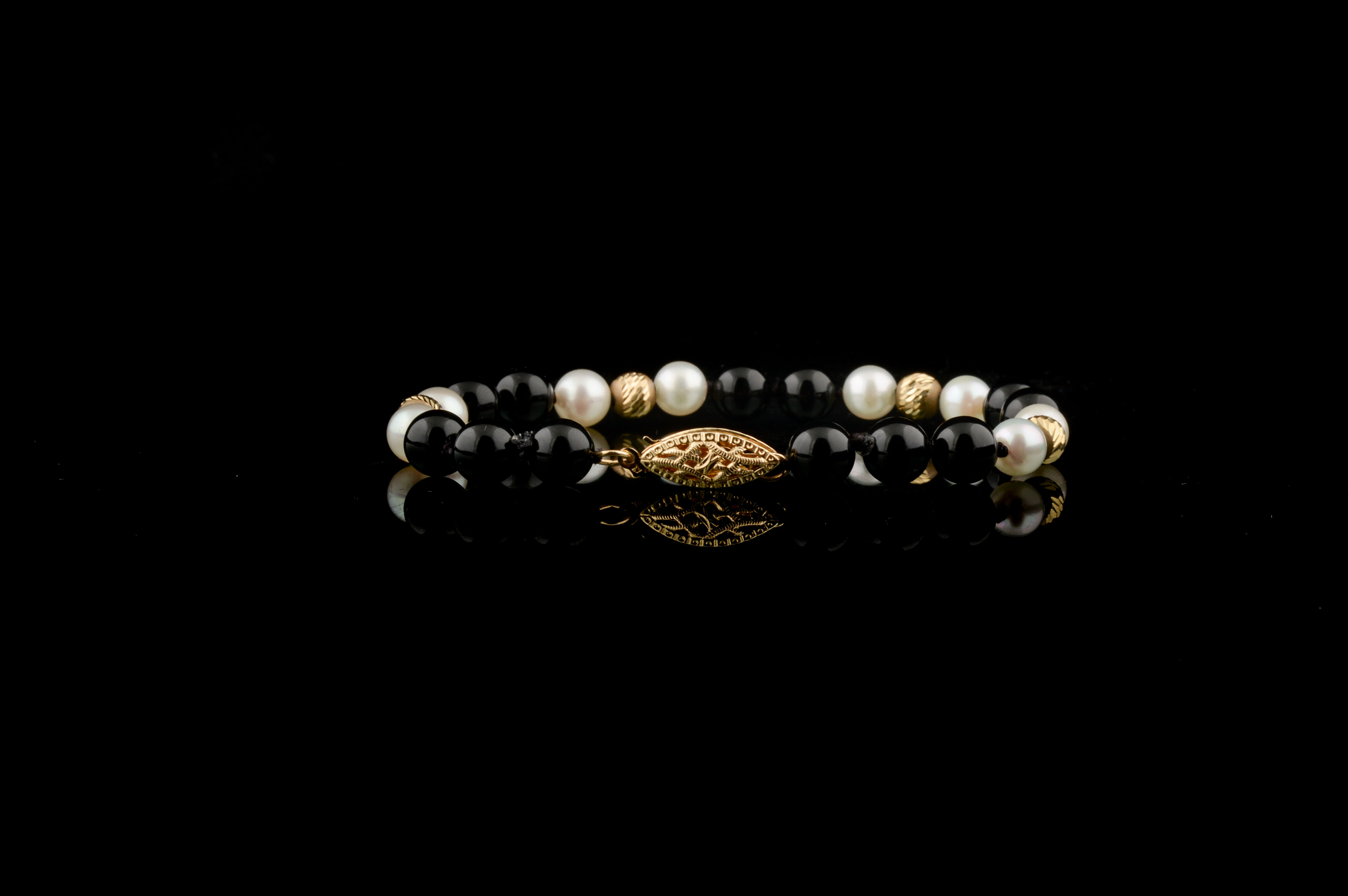 14K Yellow Gold, Pearl, and Black Onyx Bracelet
