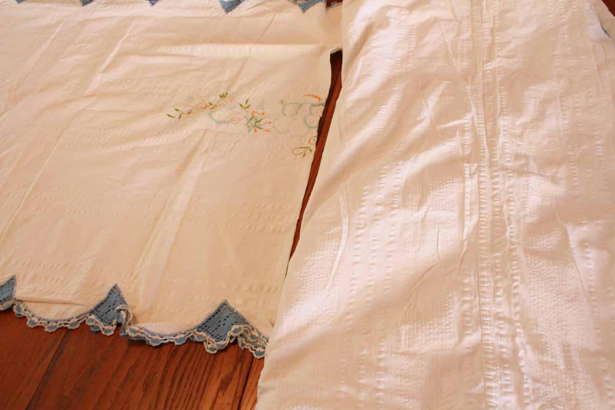 1940s Vintage Embroidered Coverlet with Crochet Trim