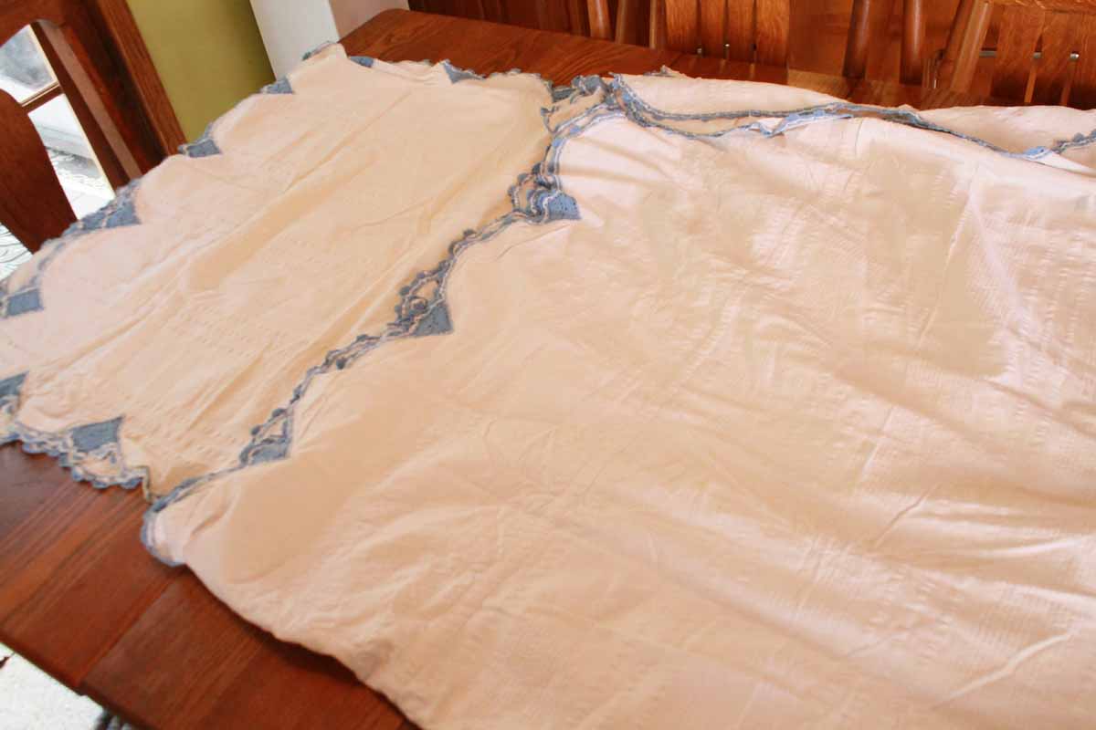 1940s Vintage Embroidered Coverlet with Crochet Trim