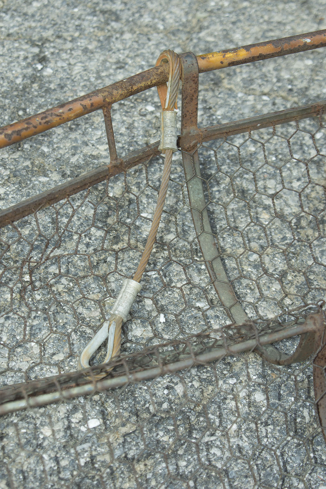 Vintage Wire Basket Stretcher