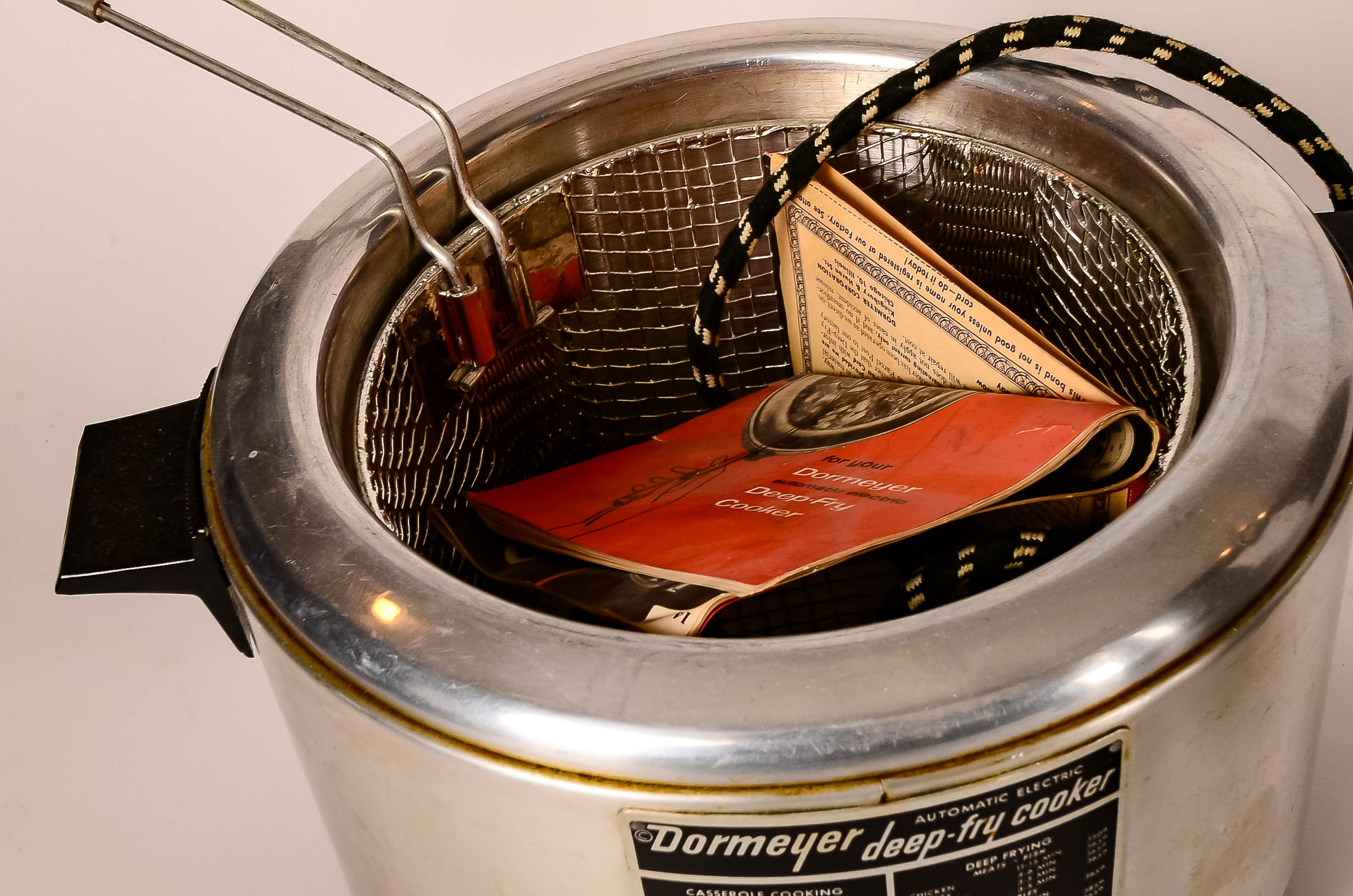 Collection of Specialty Kitchenware