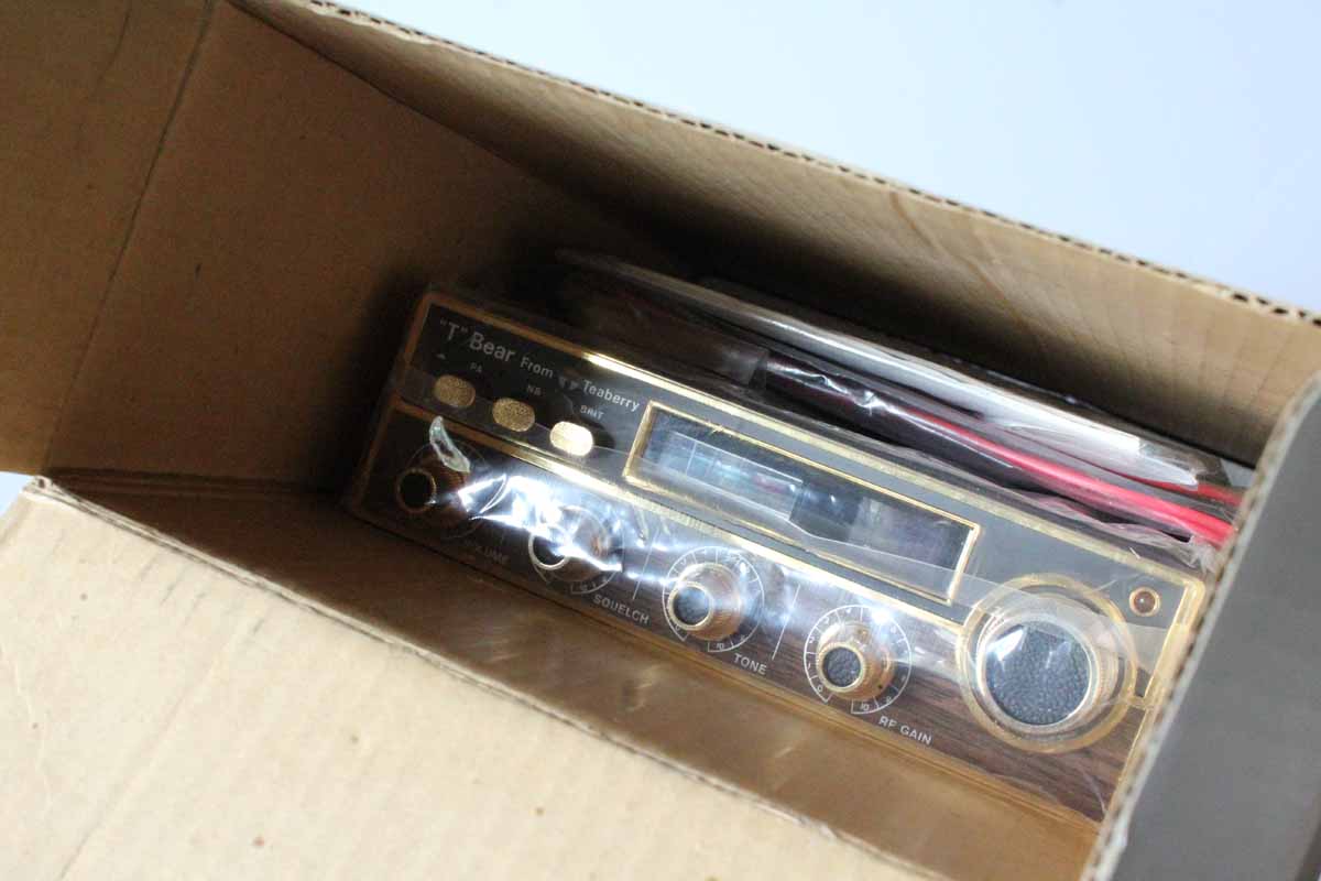 Vintage Teaberry "T" Bear 40 Channel CB Two Way Radio