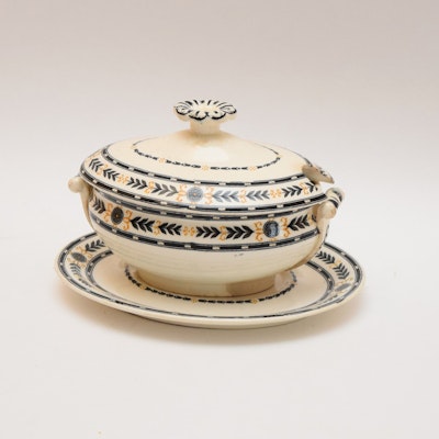 Wedgwood Etruria Ware Sauce Tureen with Lid and Under Plate Neoclassical Banding c. 1930 Wedgwood Etruria Ware Sauce Tureen with Lid and Under Plate Neoclassical Banding c. 1930