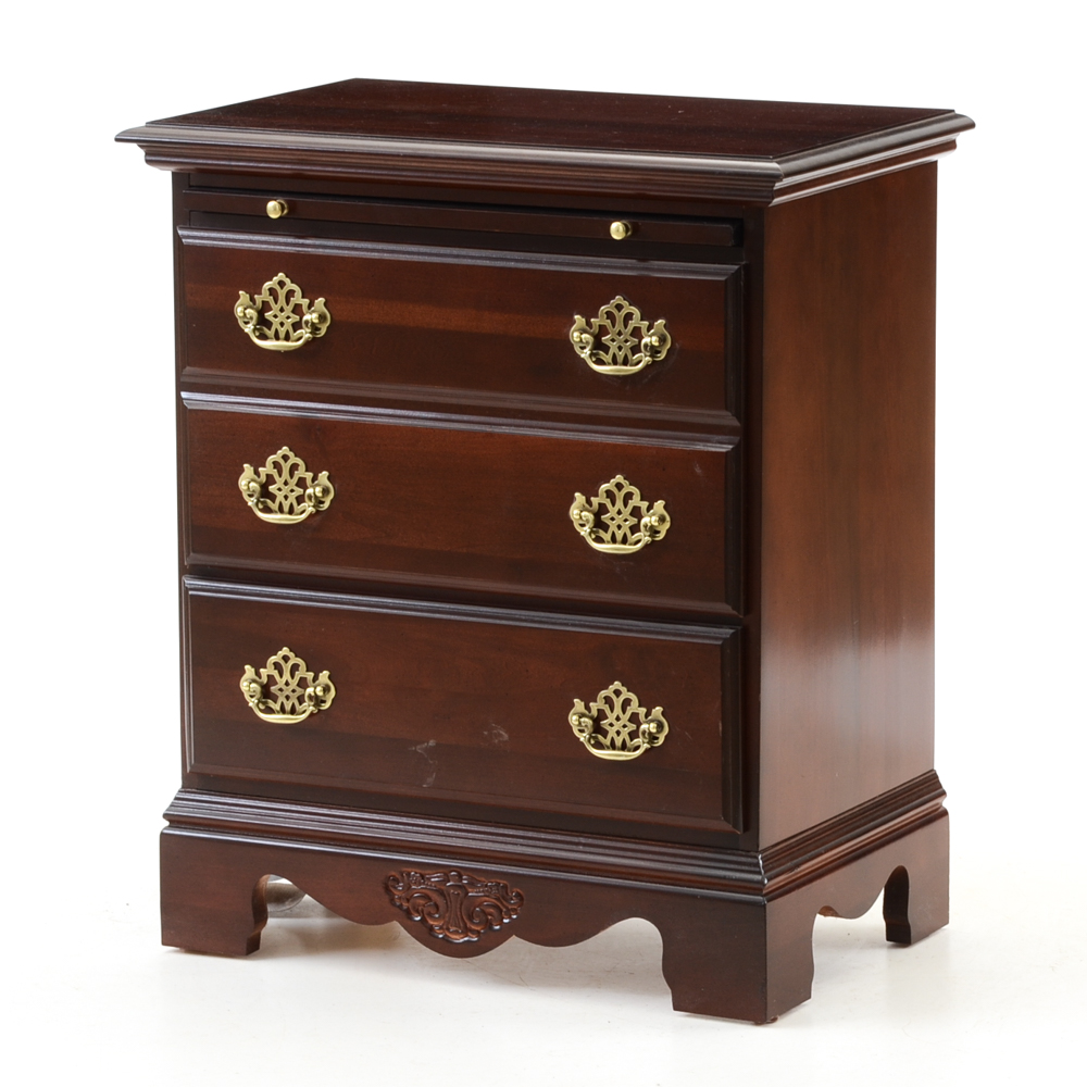 Queen Anne Style Mahogany Veneer Night Stand