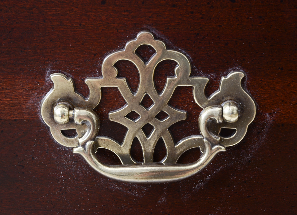 Queen Anne Style Mahogany Veneer Night Stand