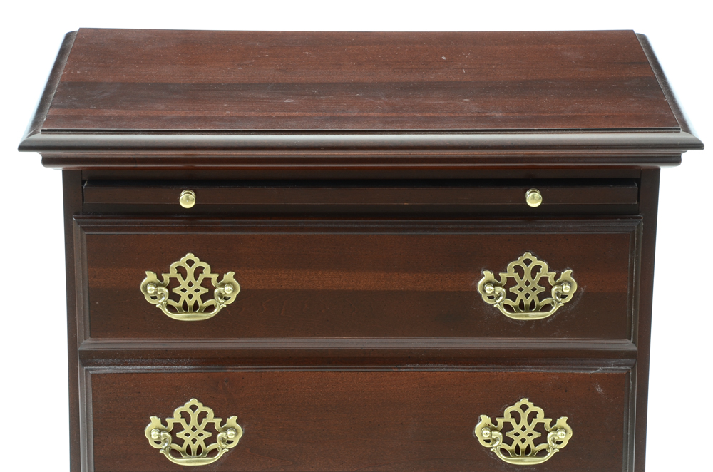 Queen Anne Style Mahogany Veneer Night Stand