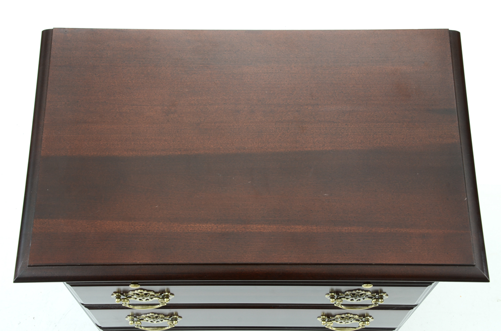 Queen Anne Style Mahogany Veneer Night Stand