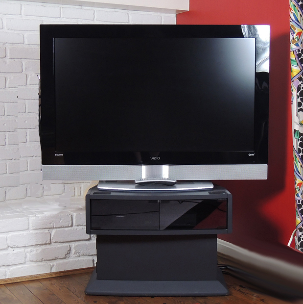 Vizio Gallevia Liquid Crystal HDTV With Mitsubishi Stand